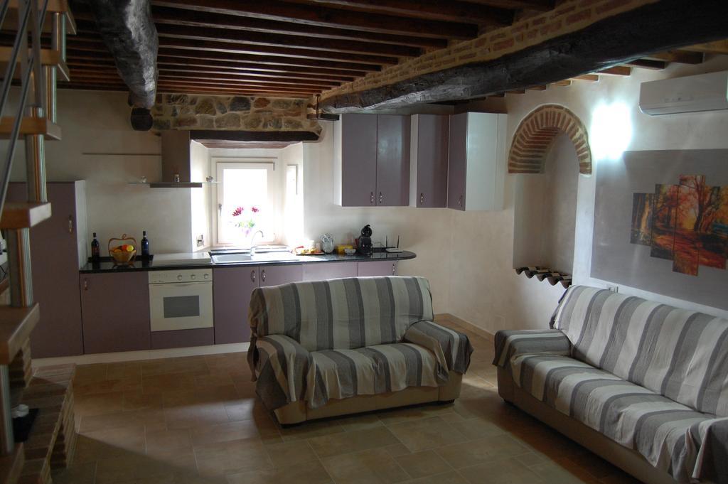 Готель Emily House Montecerboli Екстер'єр фото