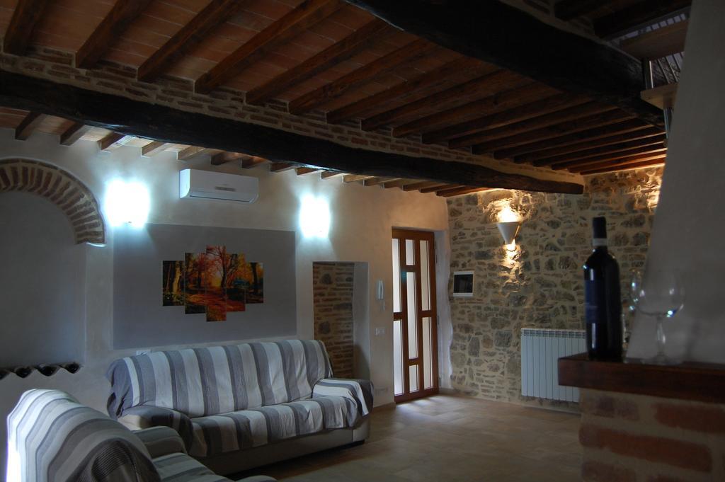 Готель Emily House Montecerboli Екстер'єр фото