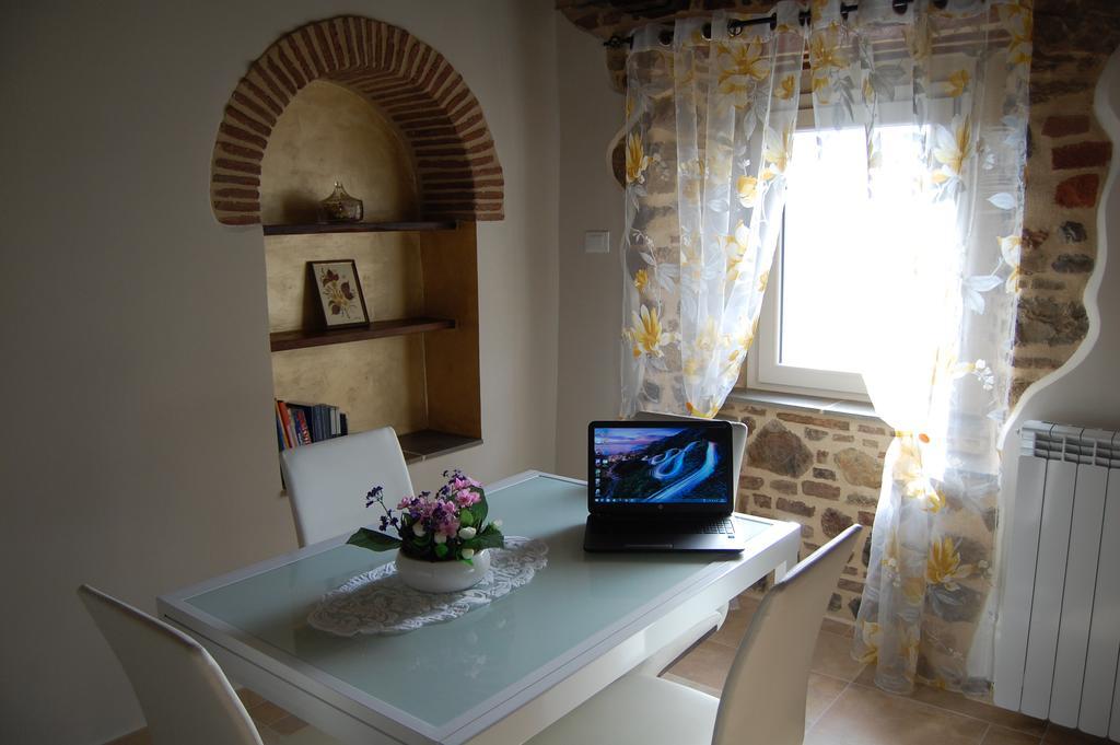 Готель Emily House Montecerboli Екстер'єр фото
