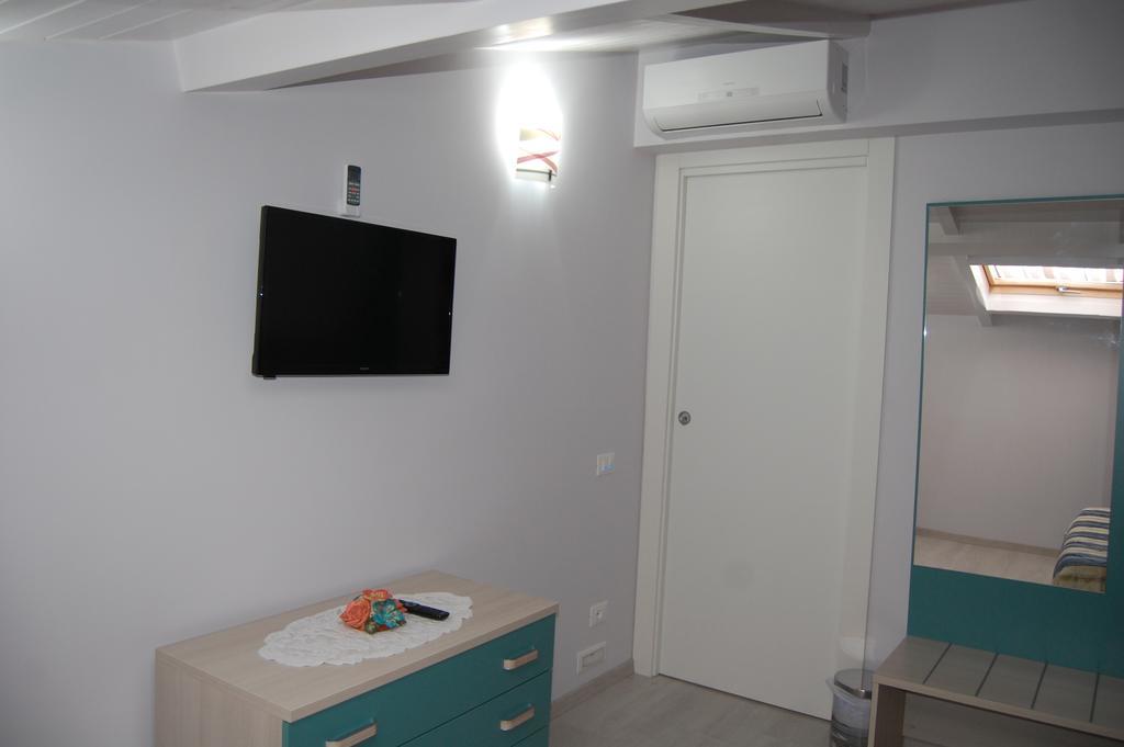 Готель Emily House Montecerboli Екстер'єр фото